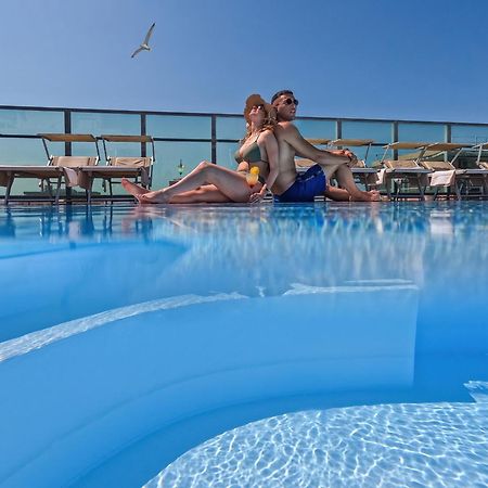 Hotel Universal Cattolica Buitenkant foto
