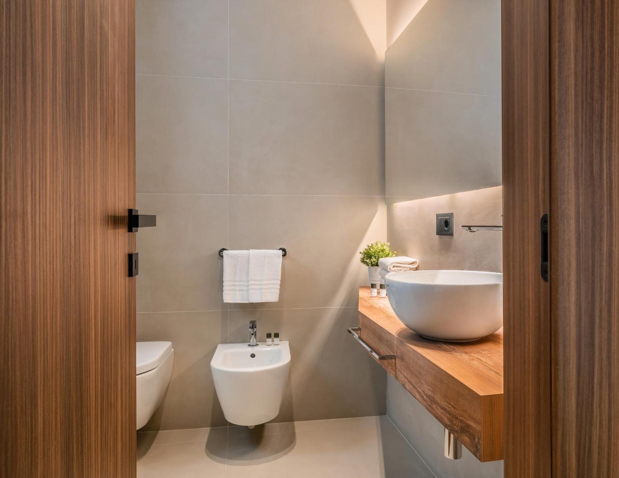 Hotel Universal Cattolica Buitenkant foto