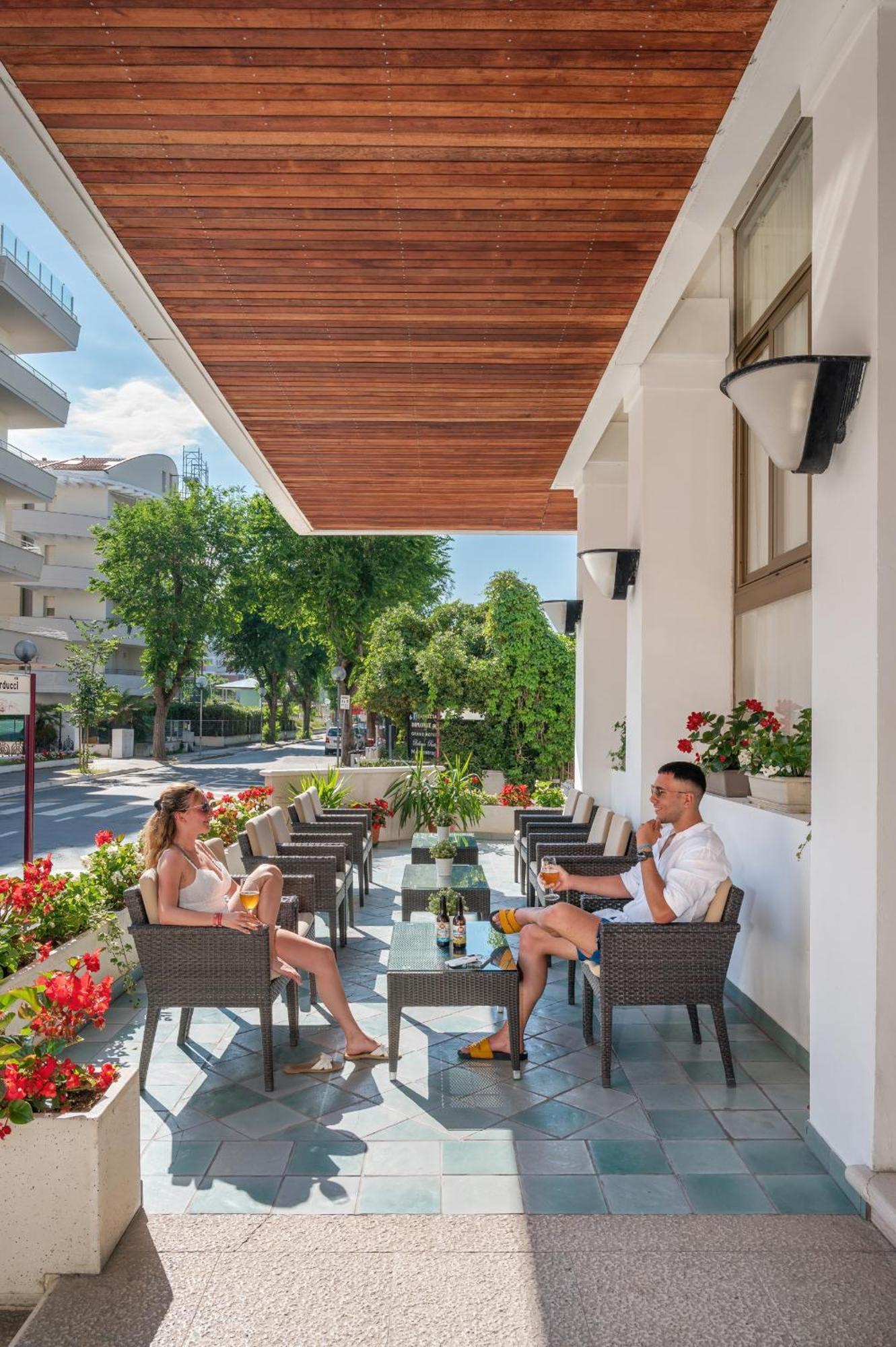 Hotel Universal Cattolica Buitenkant foto