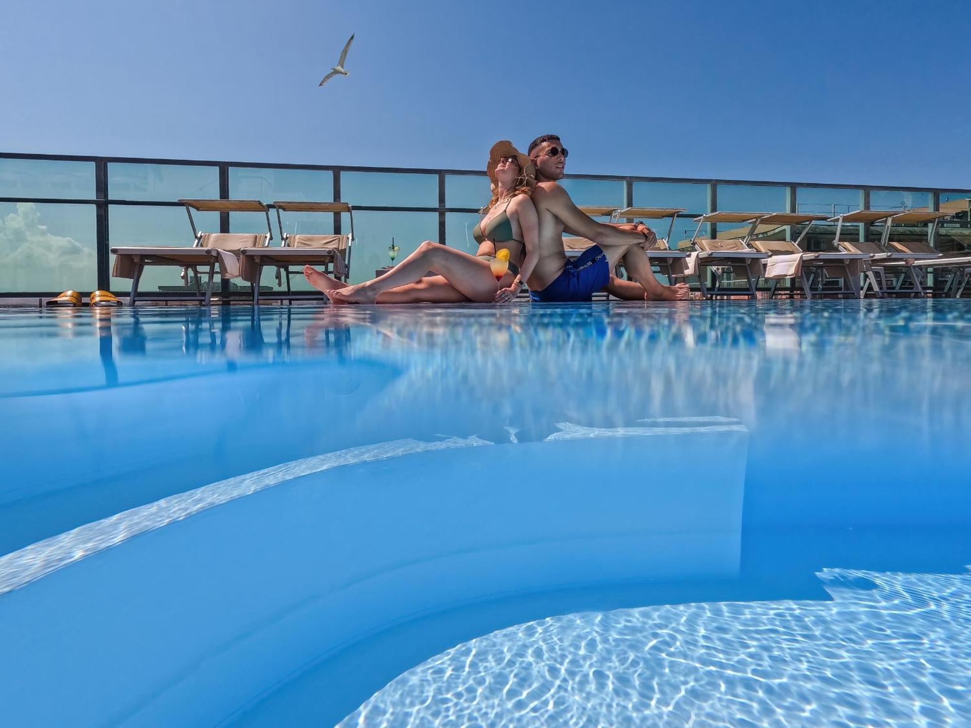 Hotel Universal Cattolica Buitenkant foto
